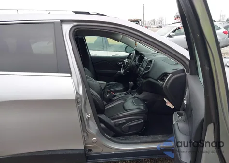 2020 Jeep Cherokee Latitude Plus 4X4 z USA, uszkodzony, nr VIN 1C4PJMLB1LD527137